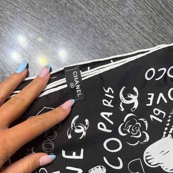 Monochrome Logo Scarf - Picture 3 of 4